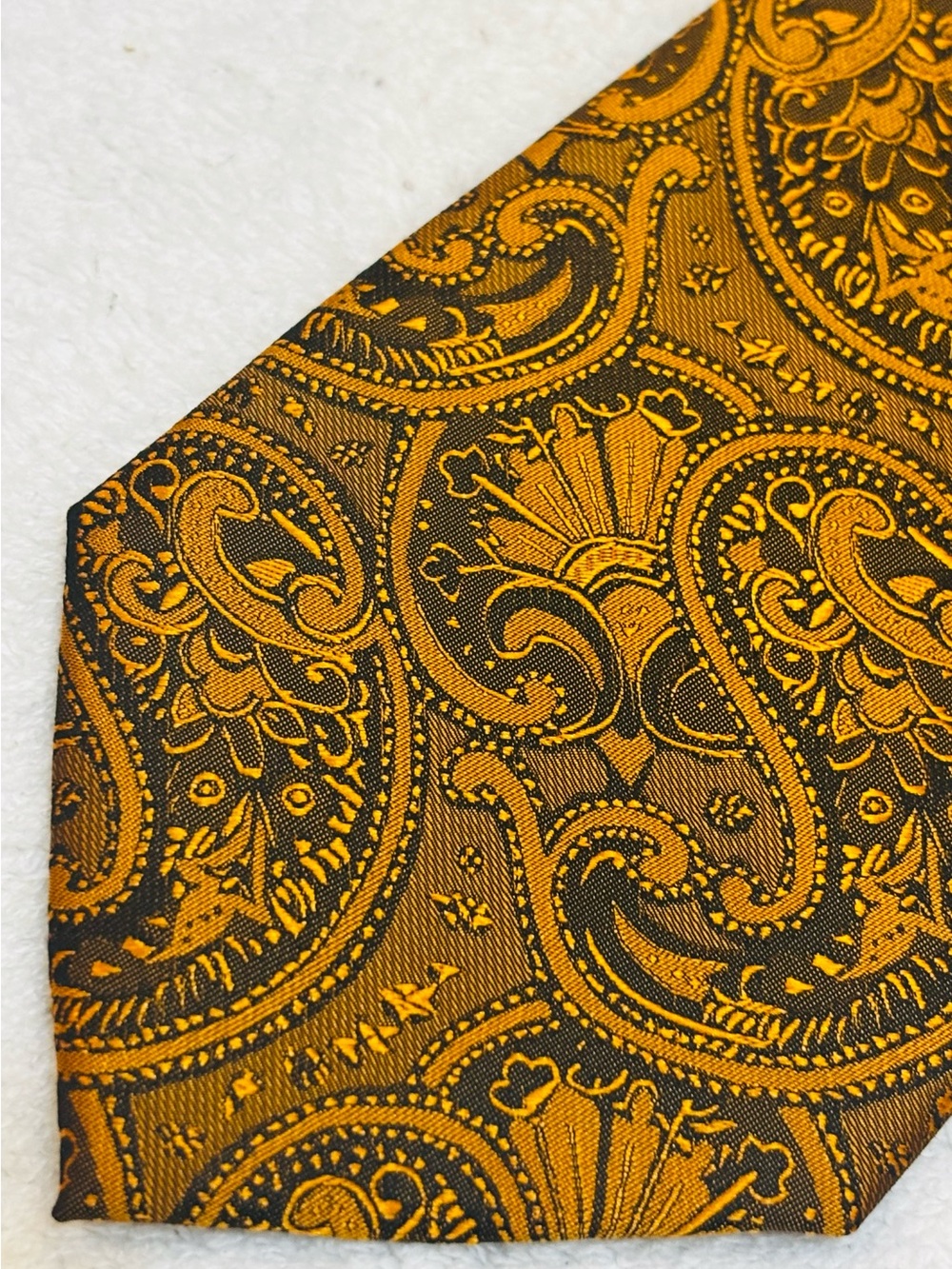 Brand New Stylish Tie By Barry Wang